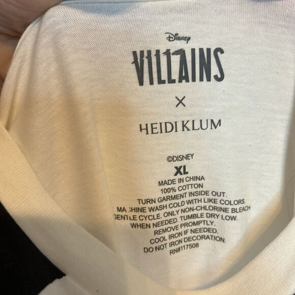 Disney Villains X Heidi Klum Women’s Black and White Ursula TShirt Size XL - Picture 4 of 5